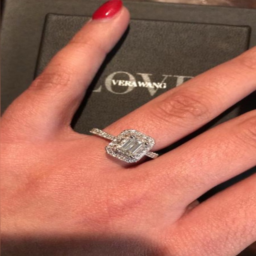 Zales Vera Wang love engagement ring Diamond Halo Ring New with box